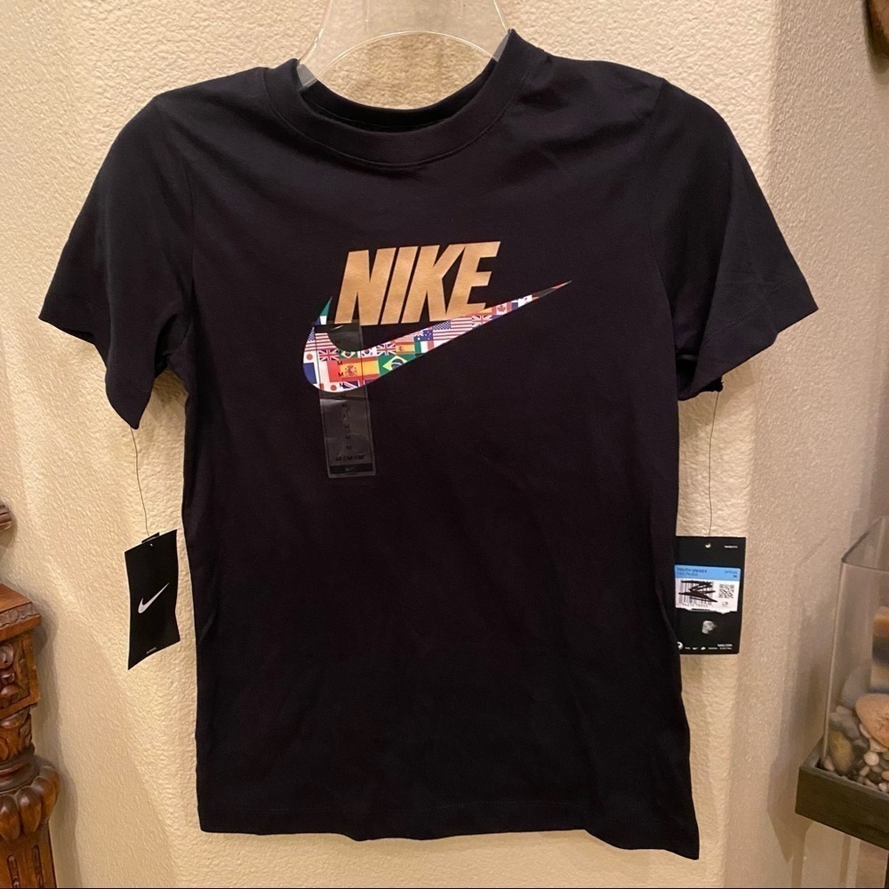 NWT~NIKE Kids Black Graphic T-Shirt Size Medium-Unisex